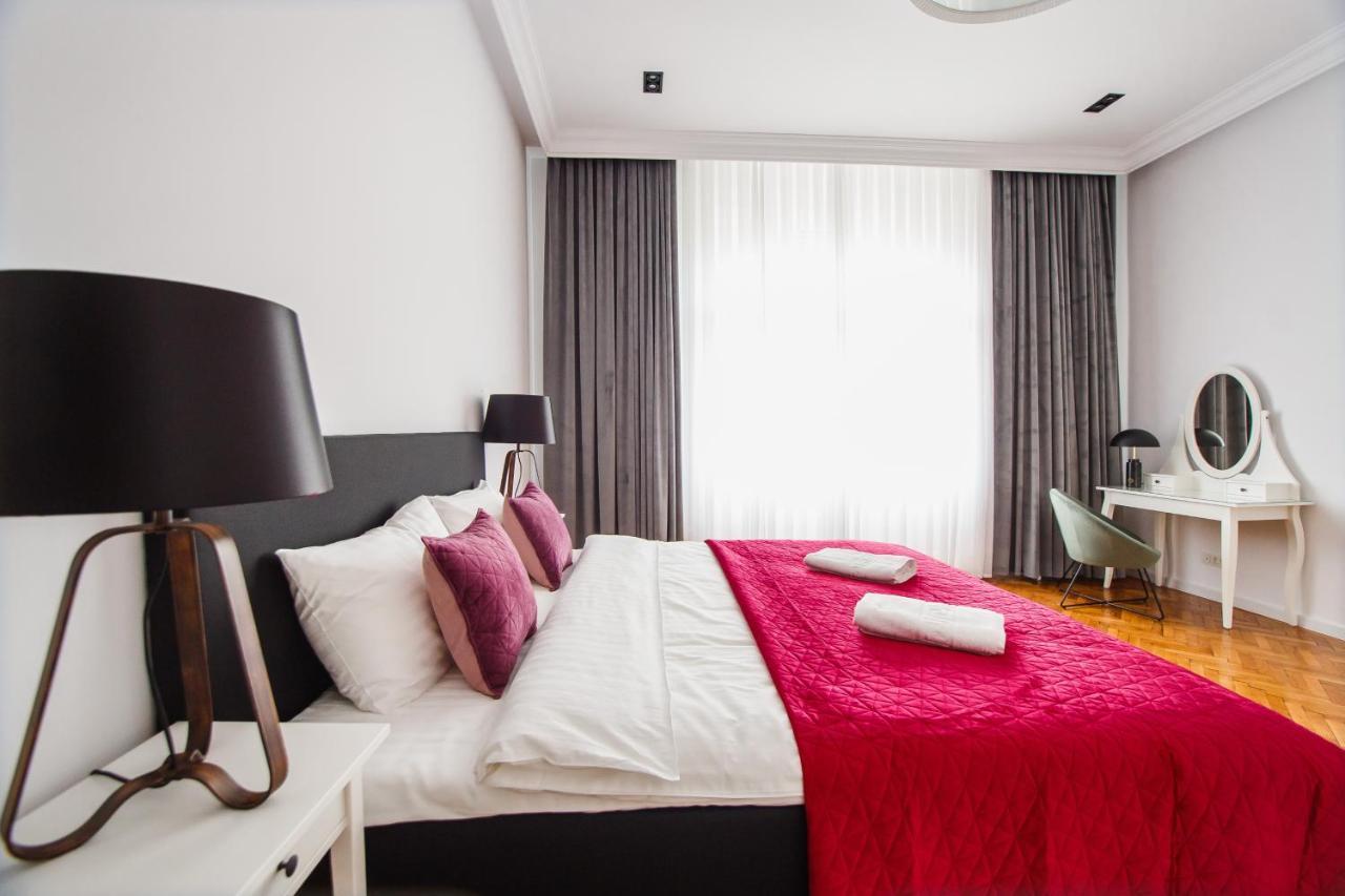 Spacious Riverviews Apartment Near Piata Unirii Oradea Extérieur photo