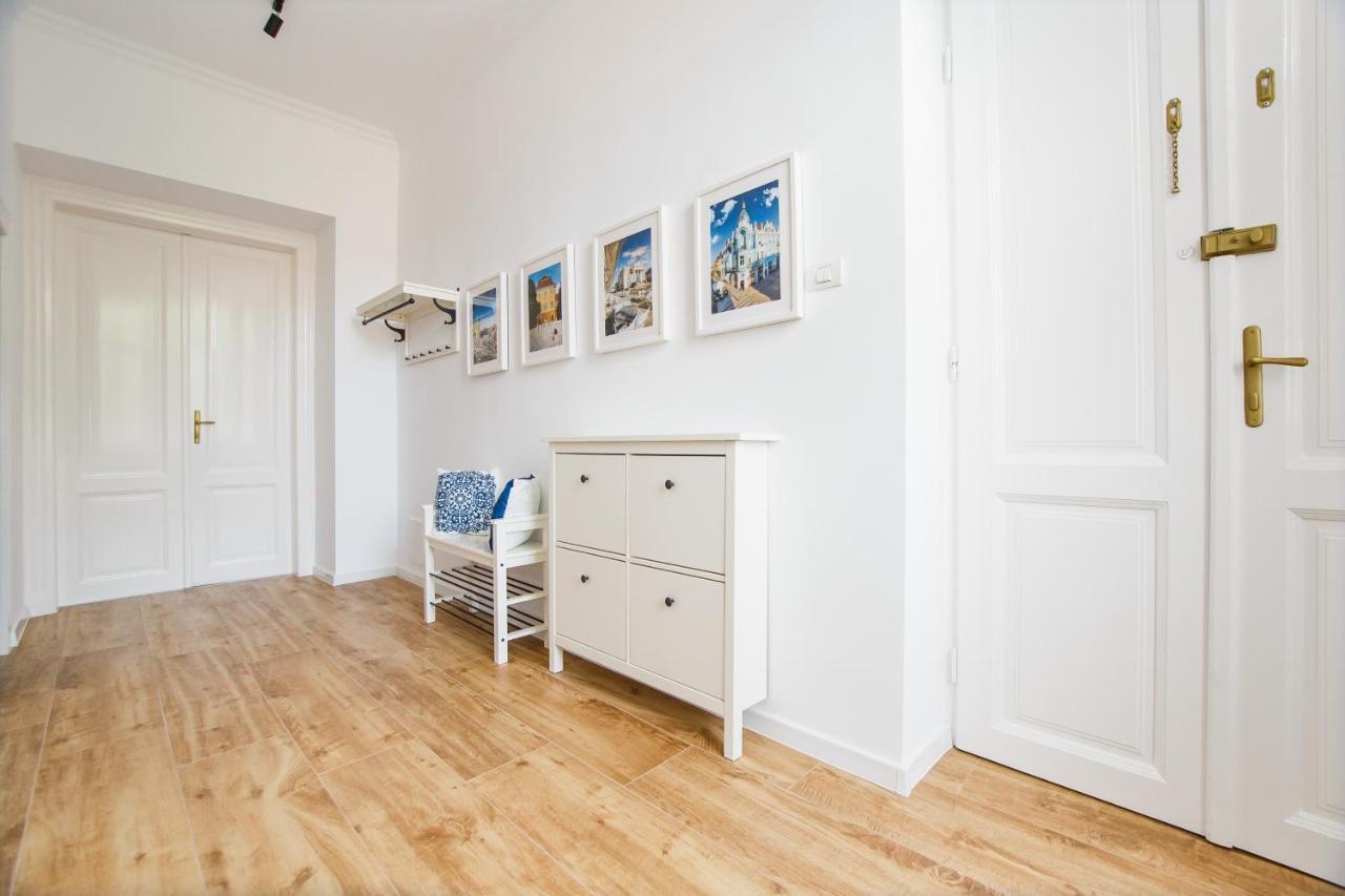 Spacious Riverviews Apartment Near Piata Unirii Oradea Extérieur photo