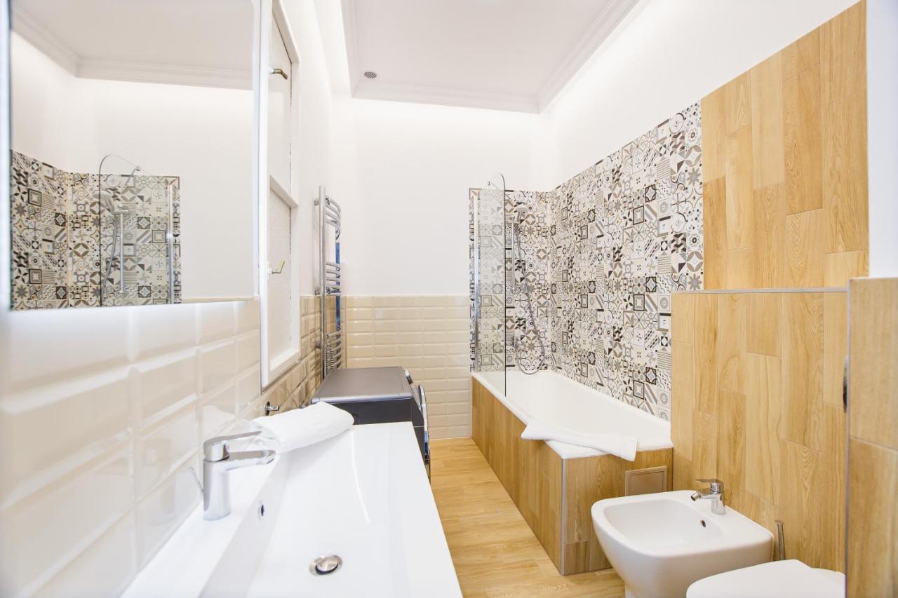 Spacious Riverviews Apartment Near Piata Unirii Oradea Extérieur photo