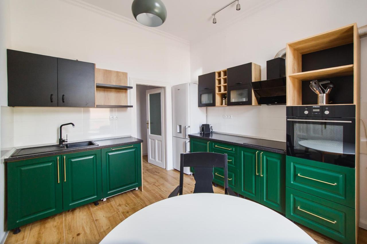 Spacious Riverviews Apartment Near Piata Unirii Oradea Extérieur photo