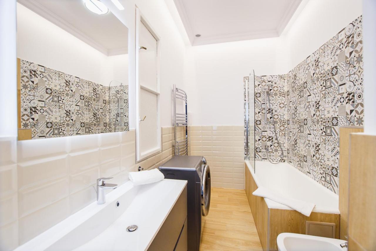 Spacious Riverviews Apartment Near Piata Unirii Oradea Extérieur photo