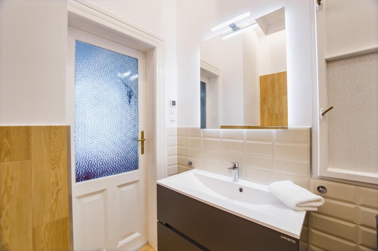 Spacious Riverviews Apartment Near Piata Unirii Oradea Extérieur photo