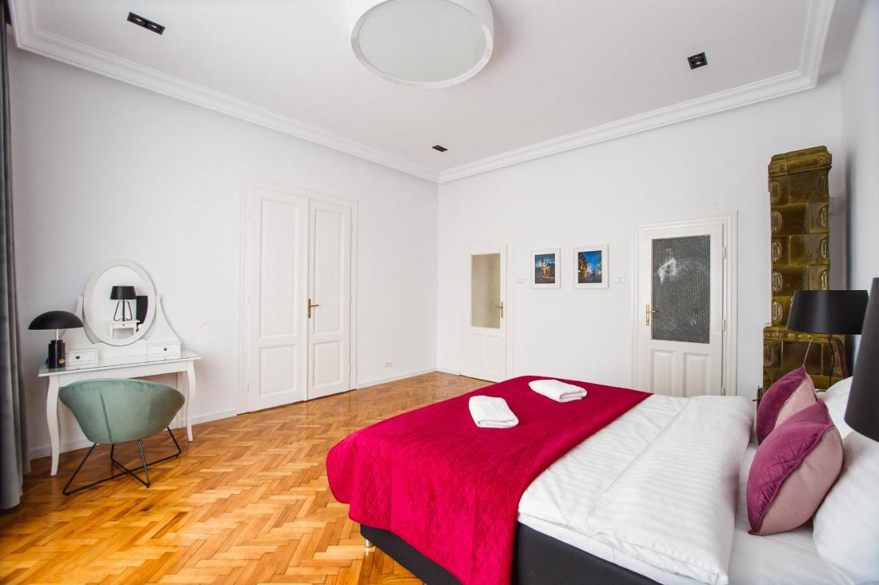 Spacious Riverviews Apartment Near Piata Unirii Oradea Extérieur photo