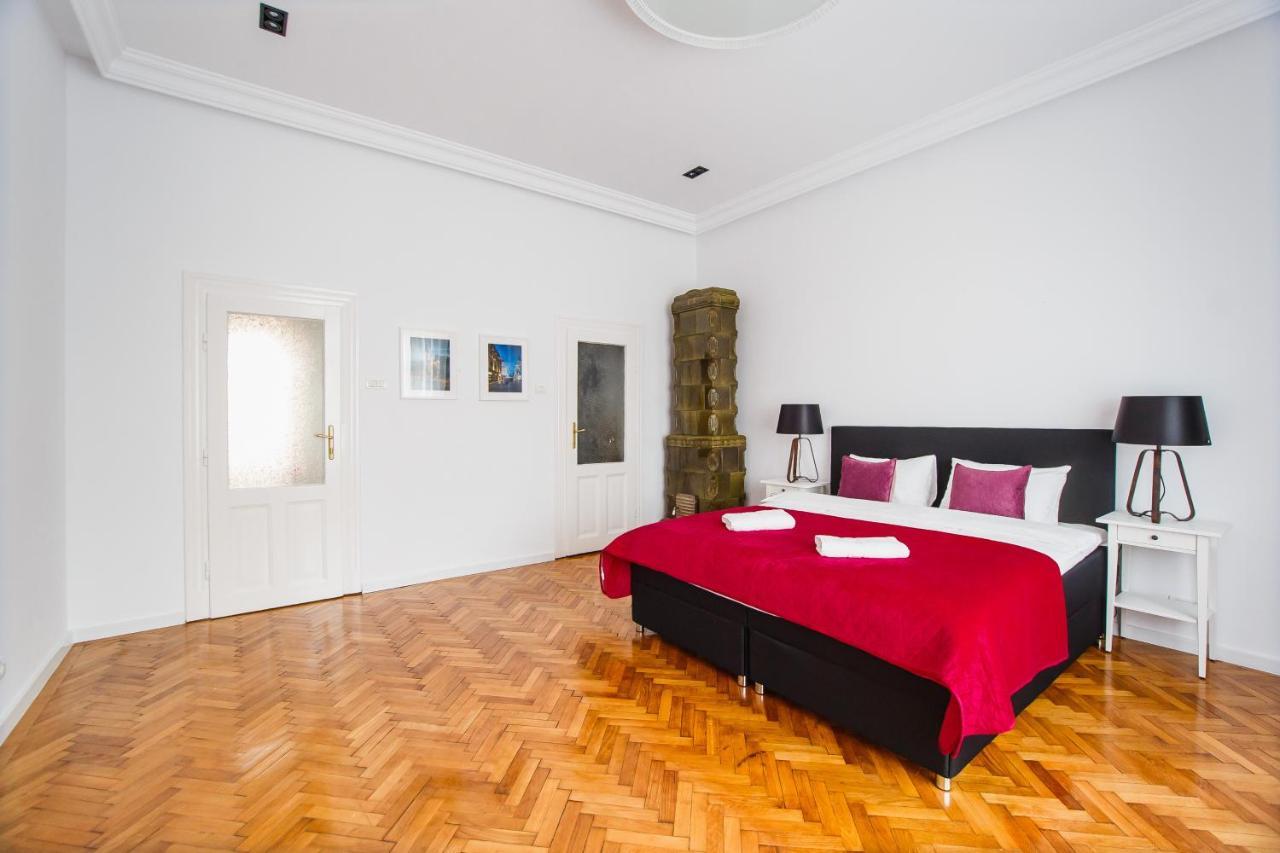 Spacious Riverviews Apartment Near Piata Unirii Oradea Extérieur photo