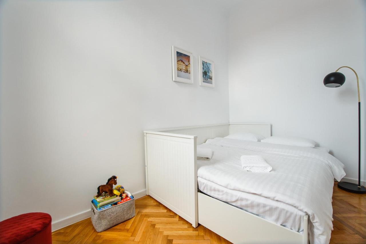 Spacious Riverviews Apartment Near Piata Unirii Oradea Extérieur photo