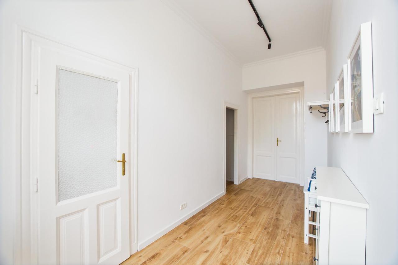 Spacious Riverviews Apartment Near Piata Unirii Oradea Extérieur photo