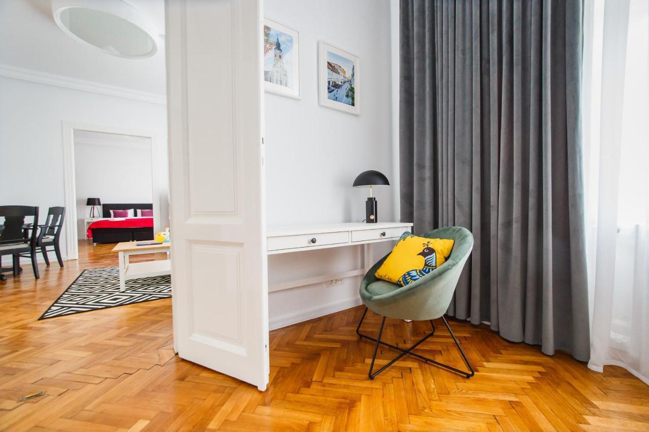Spacious Riverviews Apartment Near Piata Unirii Oradea Extérieur photo