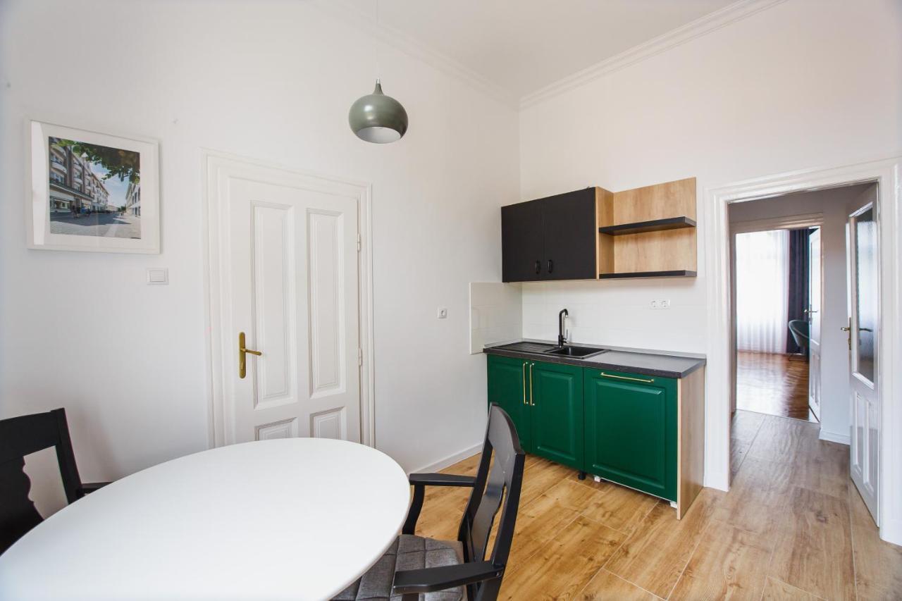 Spacious Riverviews Apartment Near Piata Unirii Oradea Extérieur photo