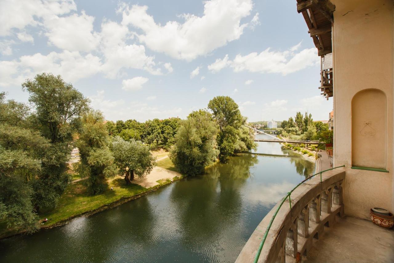 Spacious Riverviews Apartment Near Piata Unirii Oradea Extérieur photo